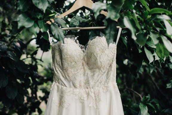 Sarah Seven wedding dress | Photography by Fiona Vail