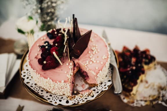Strawberry cheesecake with chocolate shards | Photography by Fiona Vail