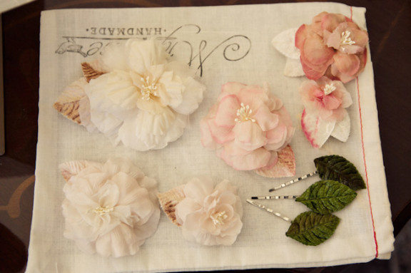 vintage-garden-wedding-buttonholes