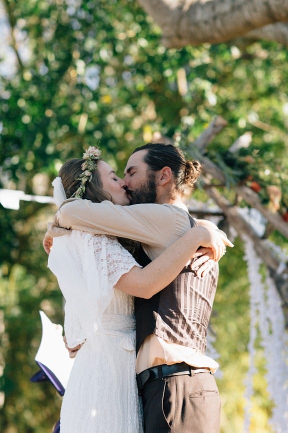 An earthy wedding at Crystal Waters Eco Village | Photography by Jazzy Connors