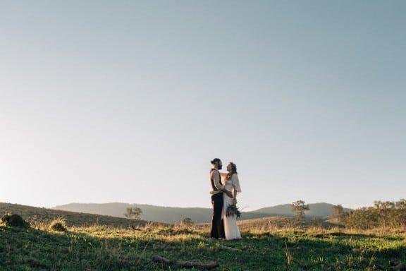 An earthy wedding at Crystal Waters Eco Village | Photography by Jazzy Connors