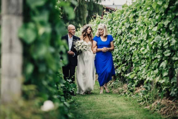 Heriots Point Vineyard wedding in Castle Forbes Bay | Photography by Fiona Vail