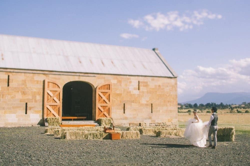 Best outdoor wedding ceremony locations / Shene Estate Tasmania