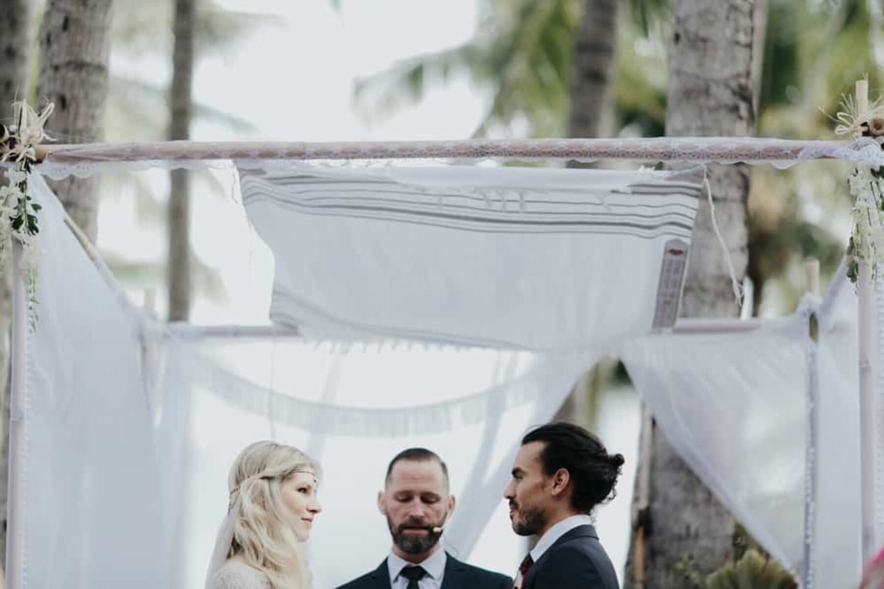 Bohemian Jewish wedding at Sheraton Mirage, Port Douglas / Photography by Oli Sanson