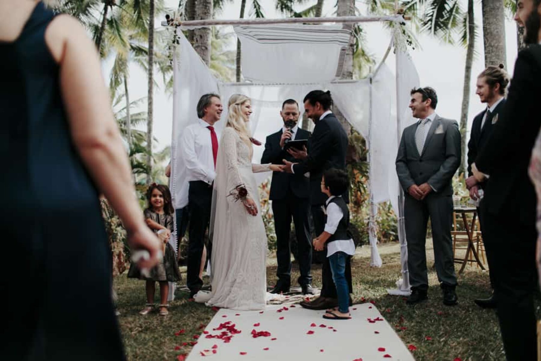 Bohemian Jewish wedding at Sheraton Mirage, Port Douglas / Photography by Oli Sanson