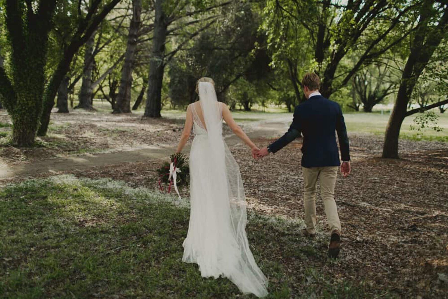 DIY backyard wedding / Photography by All Grown Up Weddings