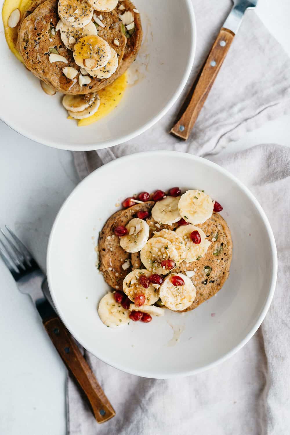 Gluten free super seed pancakes by Dolly and Oatmeal / 10 clean-eating food bloggers we love