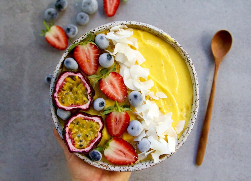 Mango smoothie bowl by Life of Goodness / 10 clean-eating food bloggers we love
