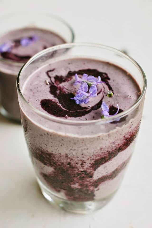 Vegan blueberry power smoothie by My Darling Lemon Thyme / 10 clean-eating food bloggers we love