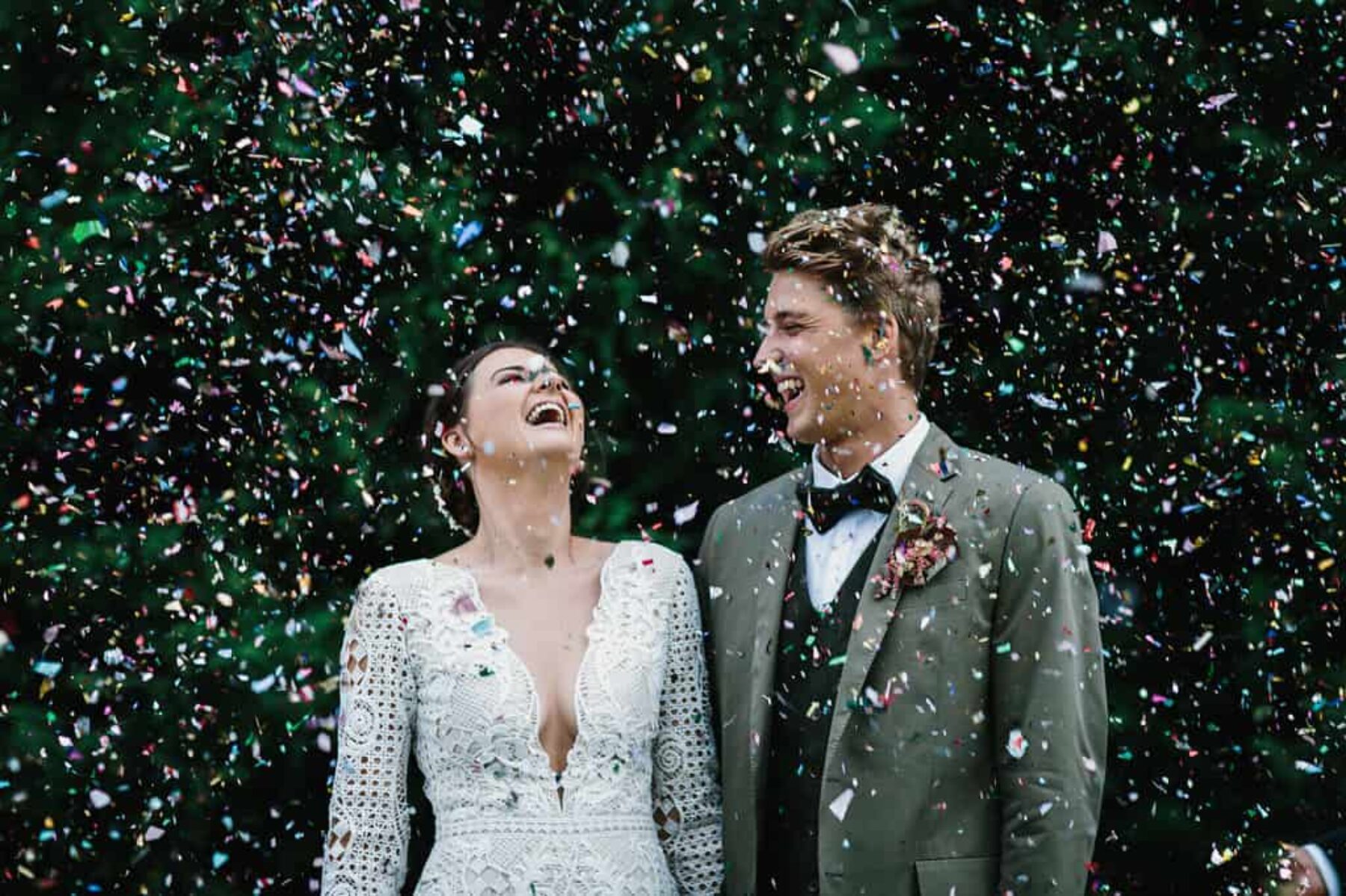 wedding confetti toss