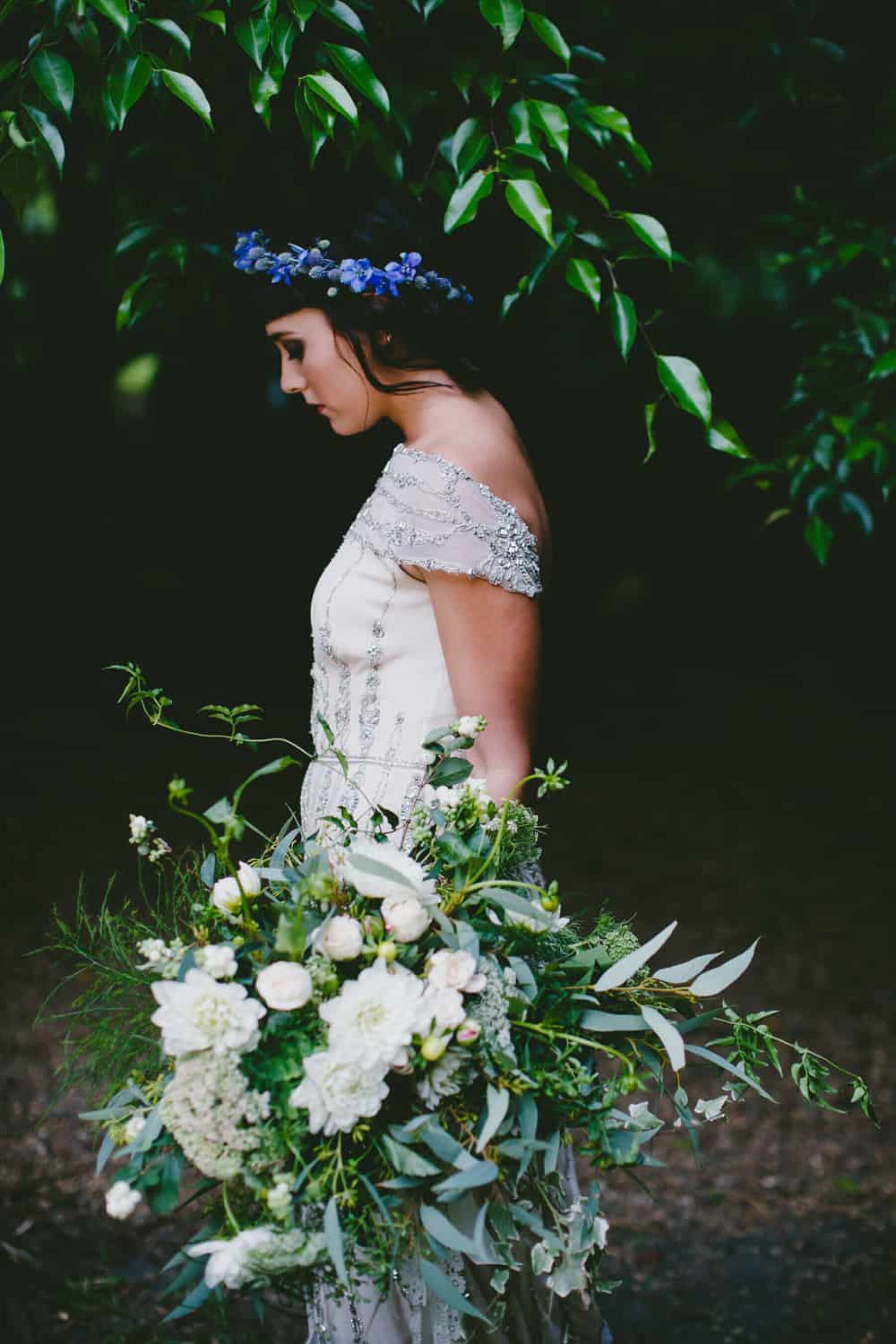 boho bride with unstructured bouquet