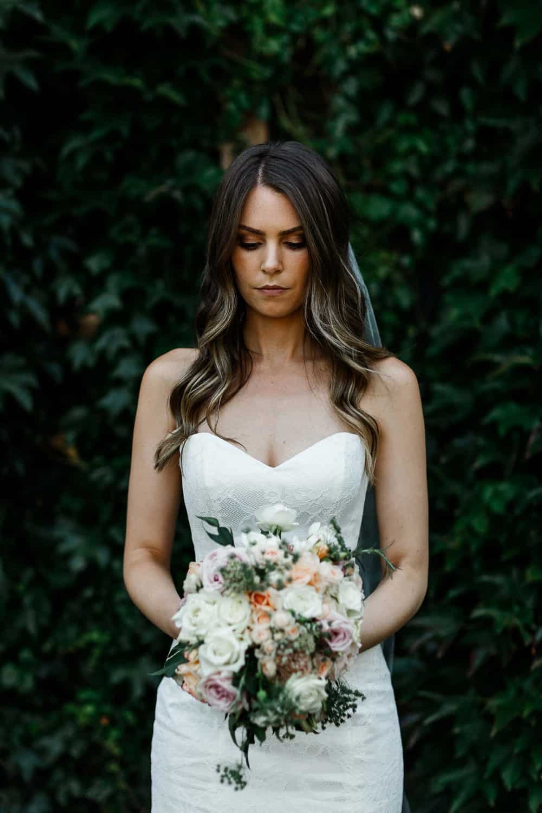 classic bride with peach-toned bouquet