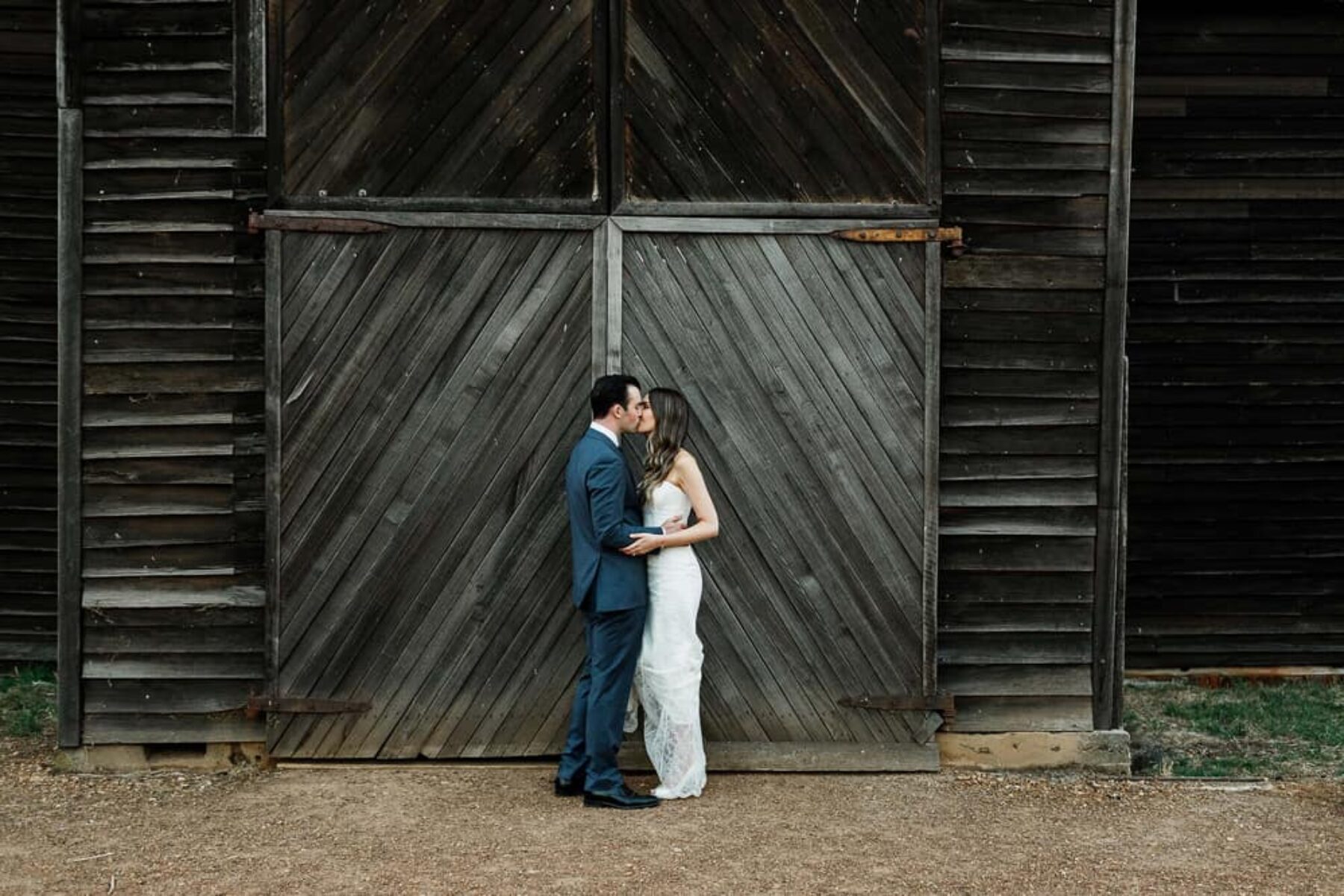 rustic barn wedding at Brickendon Estate Launceston - Harvard Wang photography