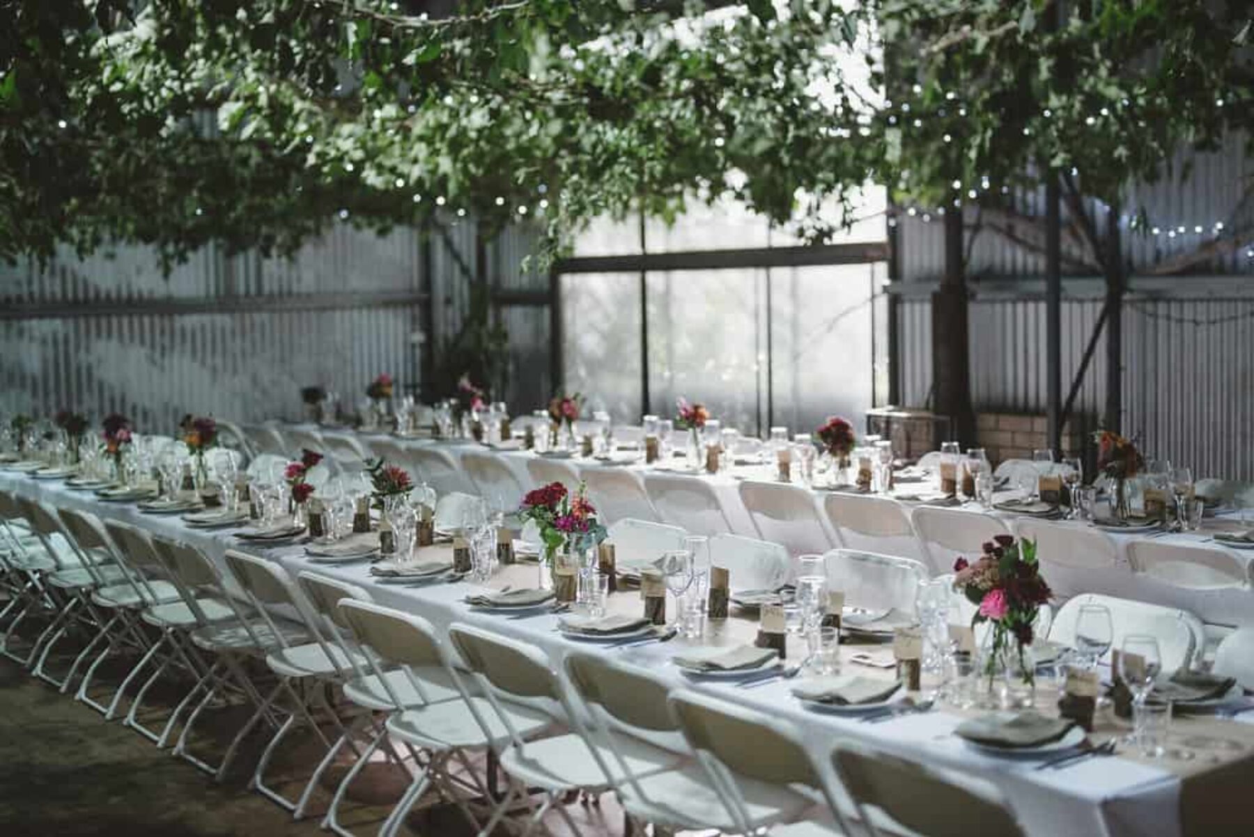 modern barn wedding at The Crisp Galleries - photography by Lauren Campbell