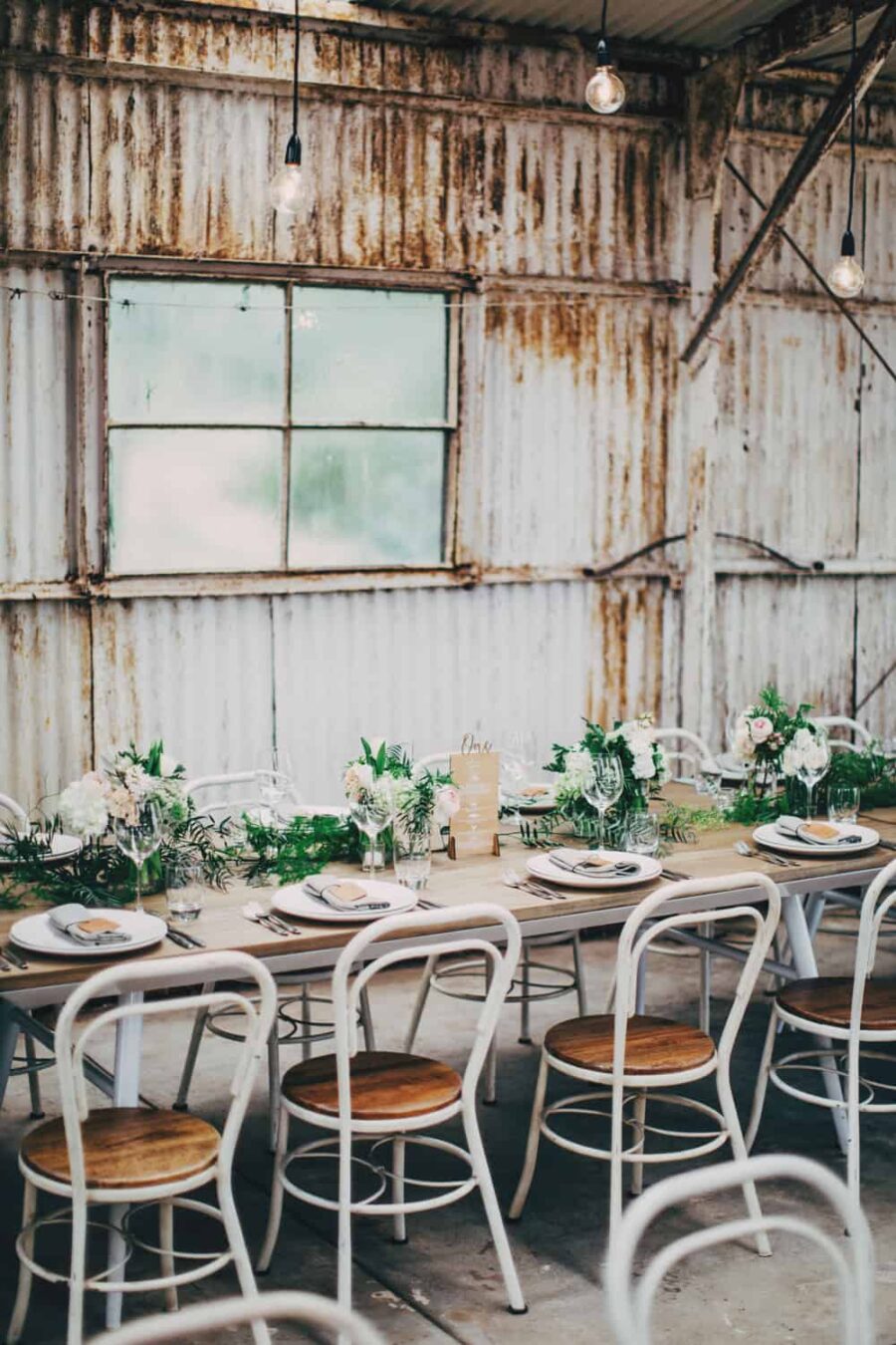 modern rustic barn wedding – photography by The Robertsons