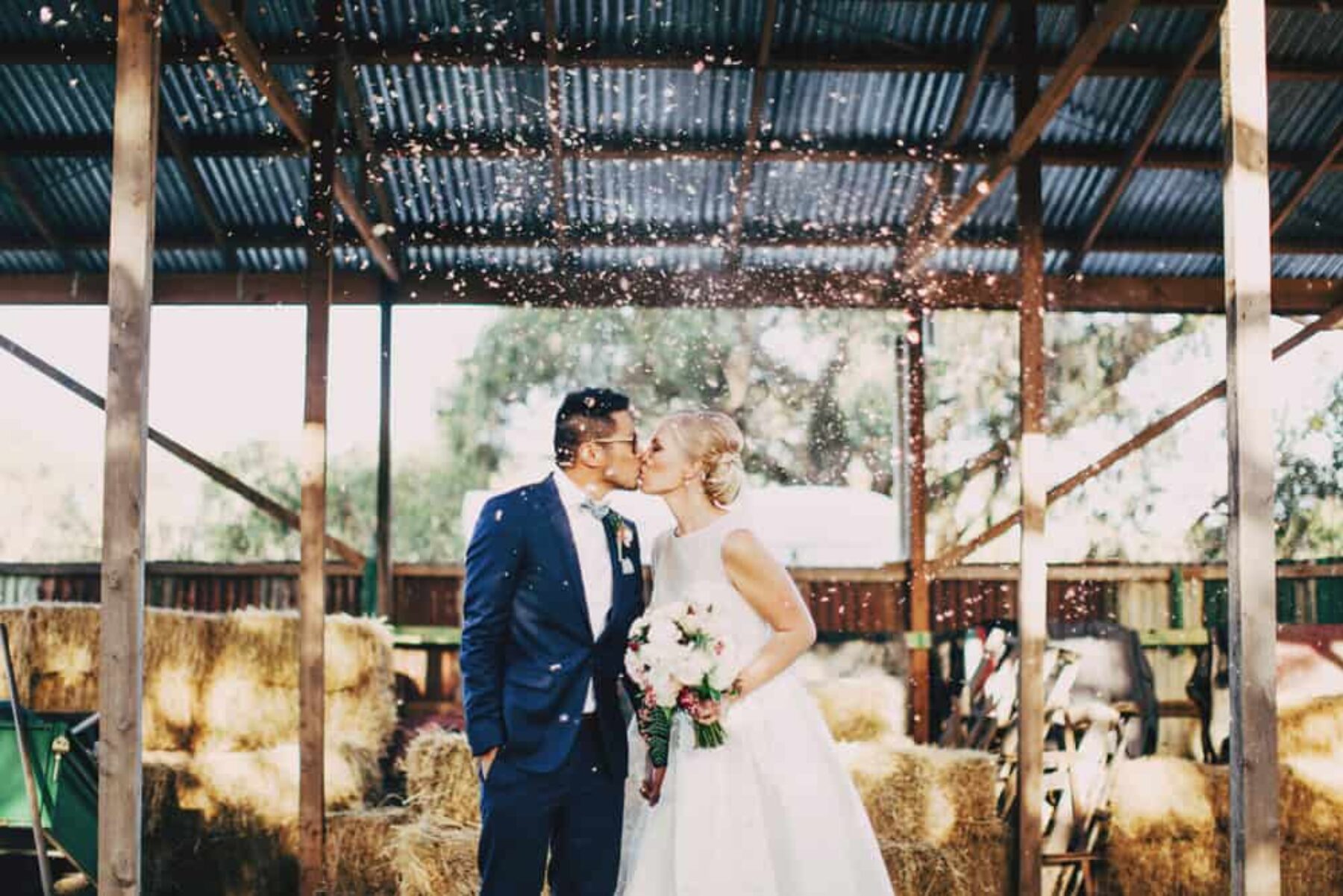 modern rustic barn wedding - photography by The Robertsons