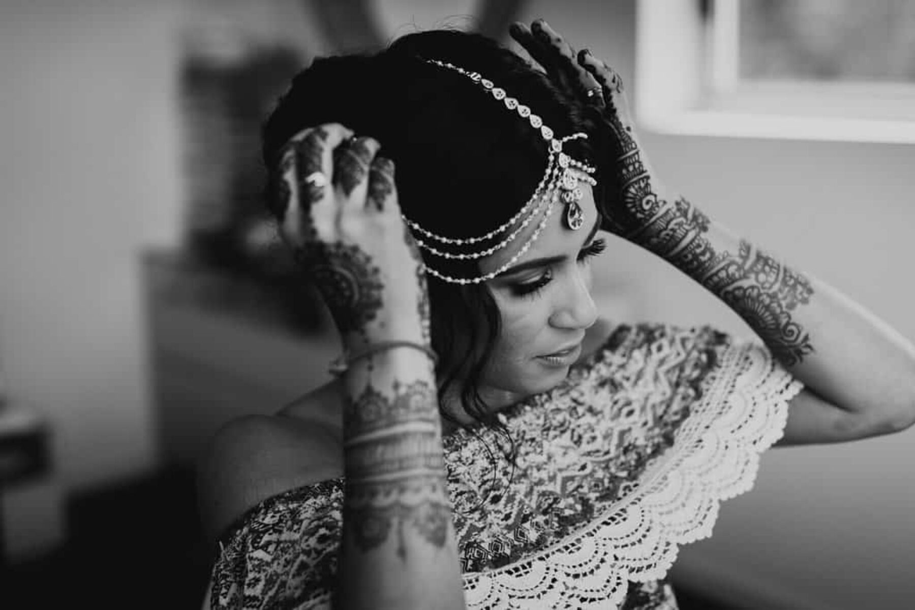 Stunning Hindu bride with headpiece