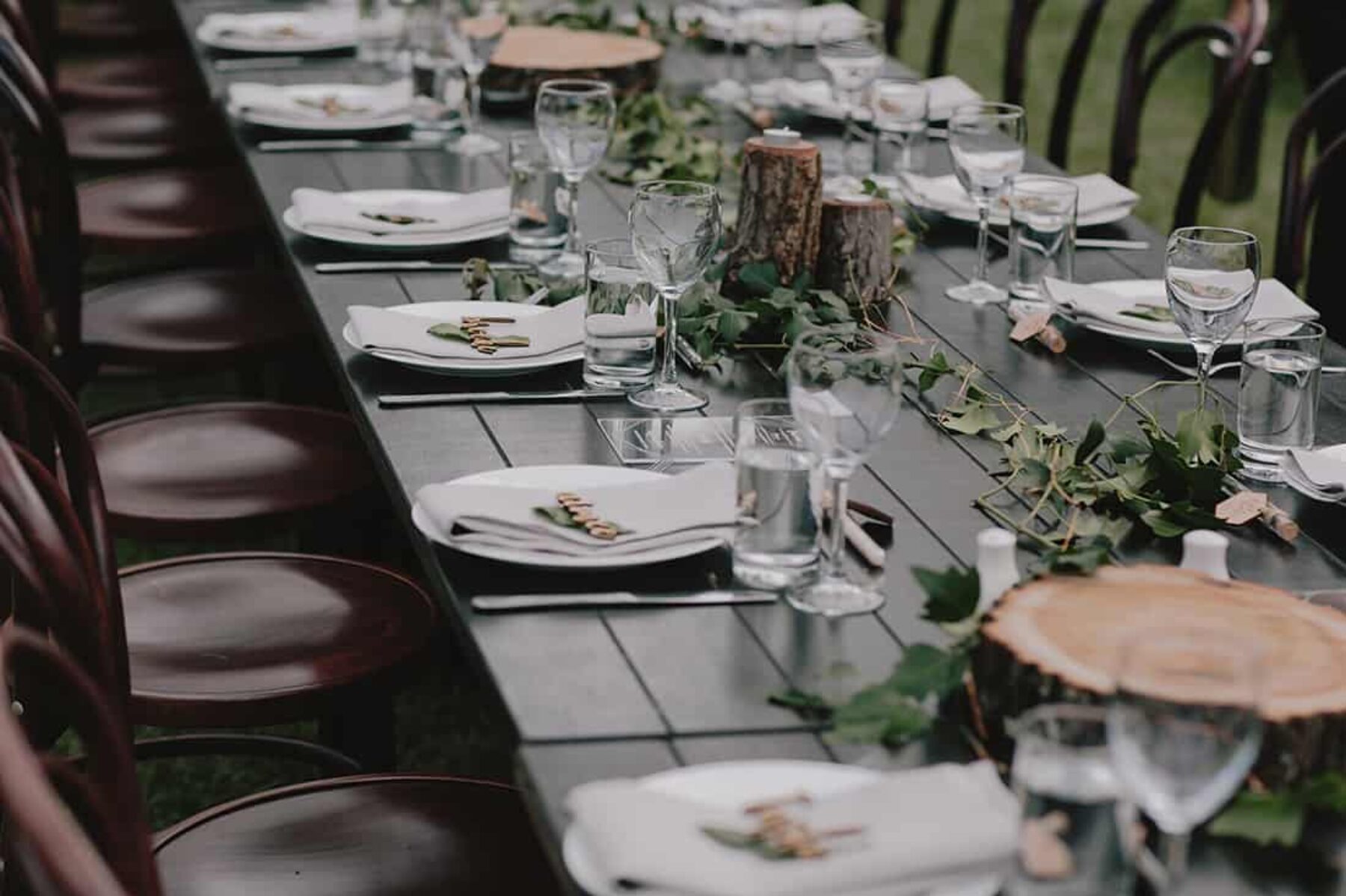 modern-rustic wedding tablescape
