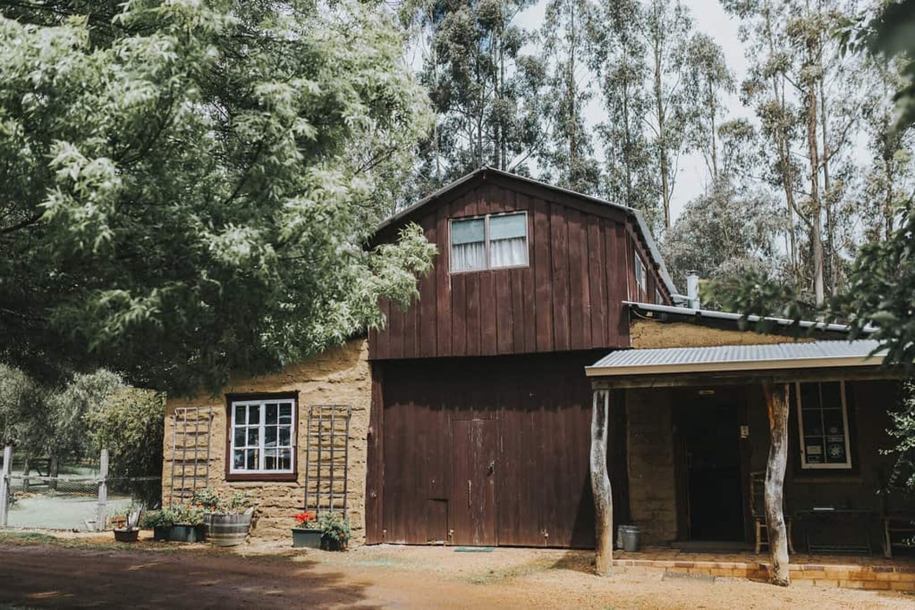 Stylish Pemberton wedding at Clover Cottage