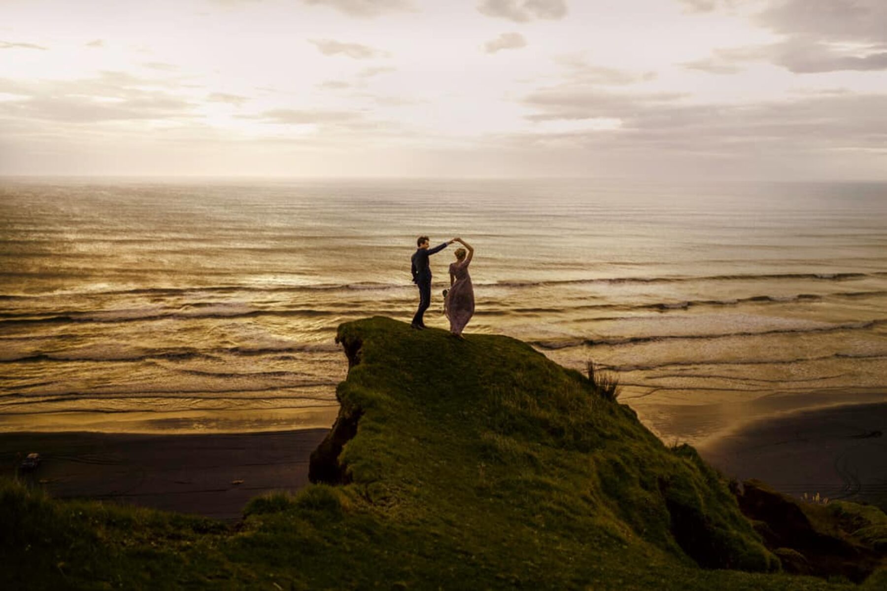 wild Auckland wedding by Avosa Photography