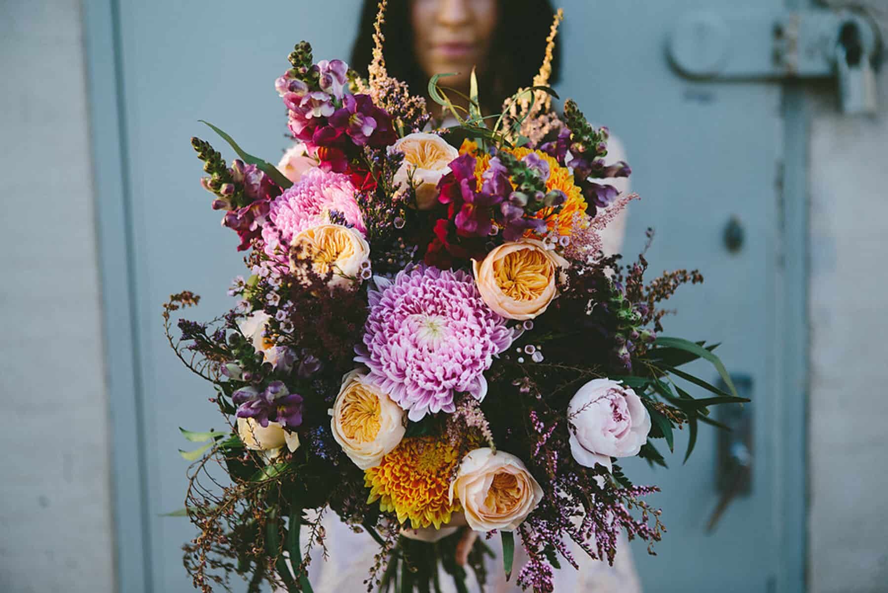 Best of 2017: bouquets | vibrant and unstructued with roses and dahlias