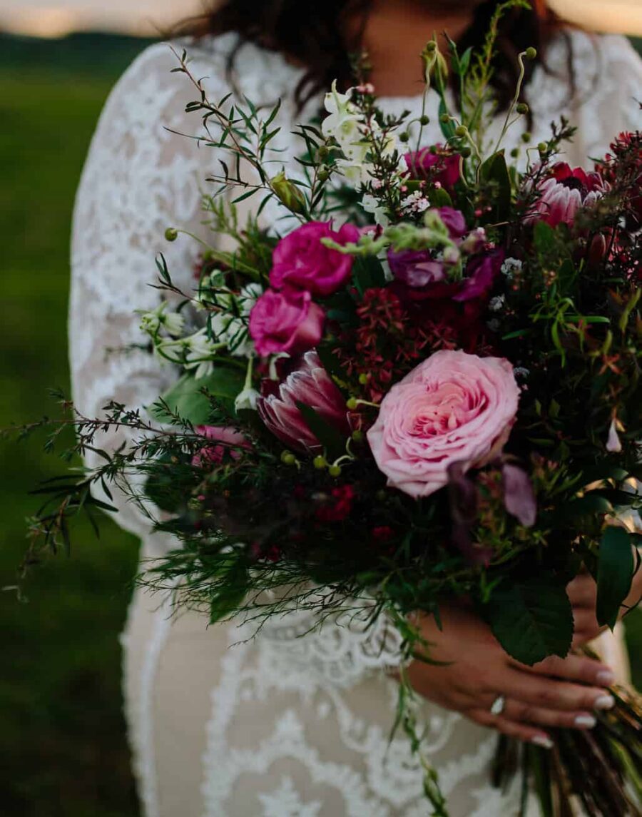 pink bouquet qith roses and proteas