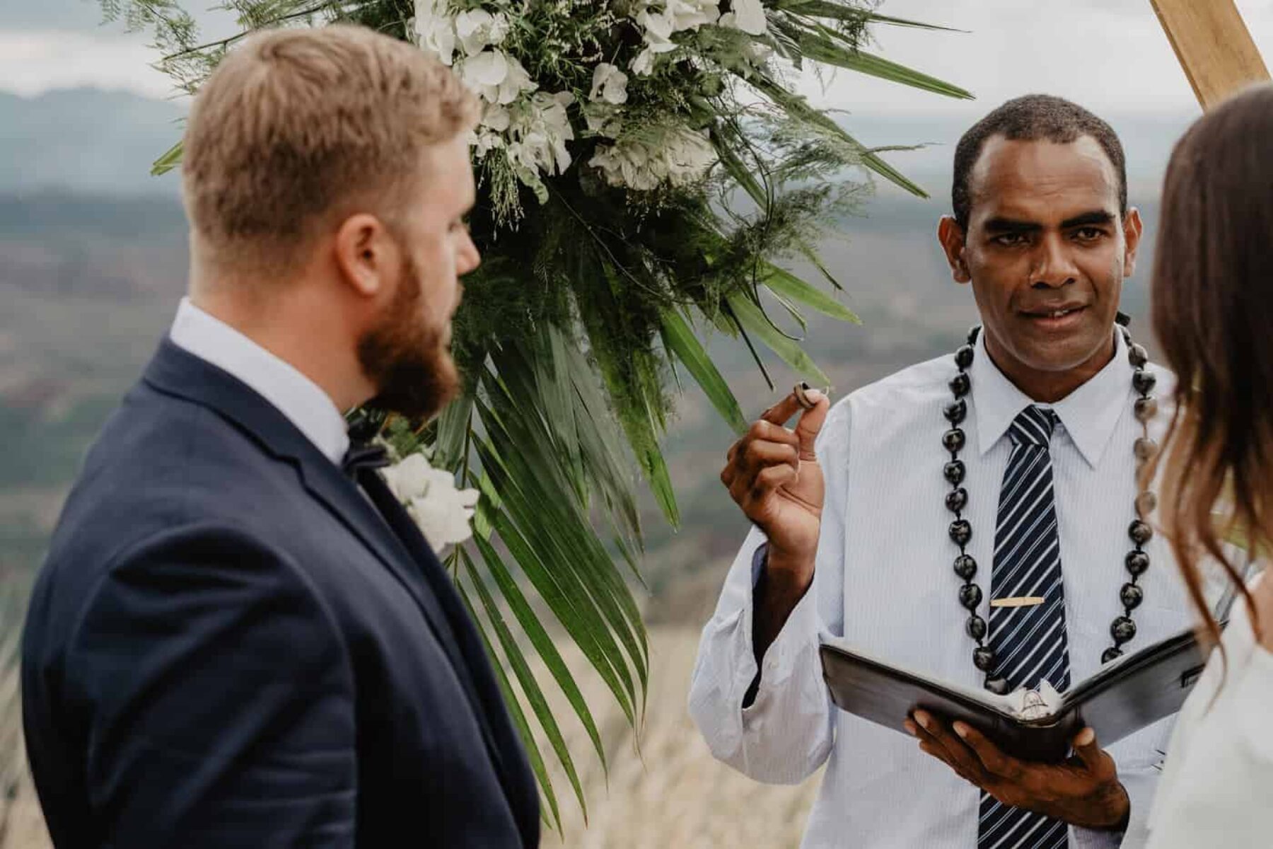 Mountain elopement in Fiji / photography by Kama Catch Me