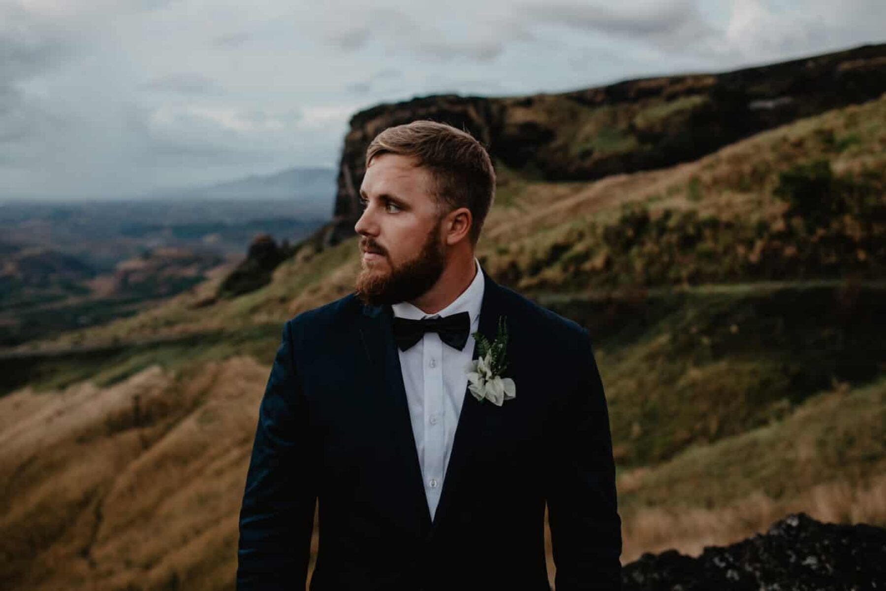 Mountain elopement in Fiji / photography by Kama Catch Me