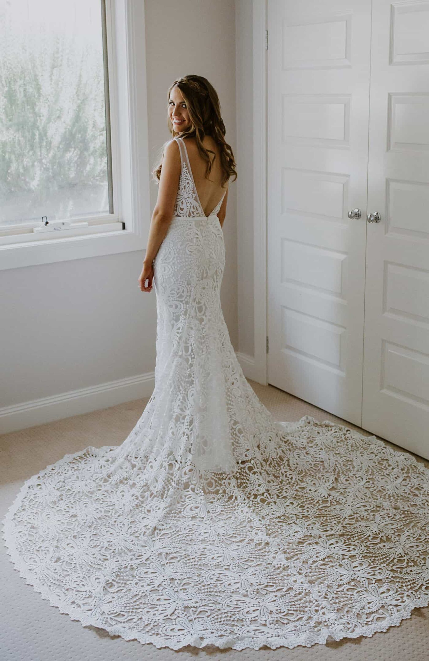 lace-train-wedding-dress