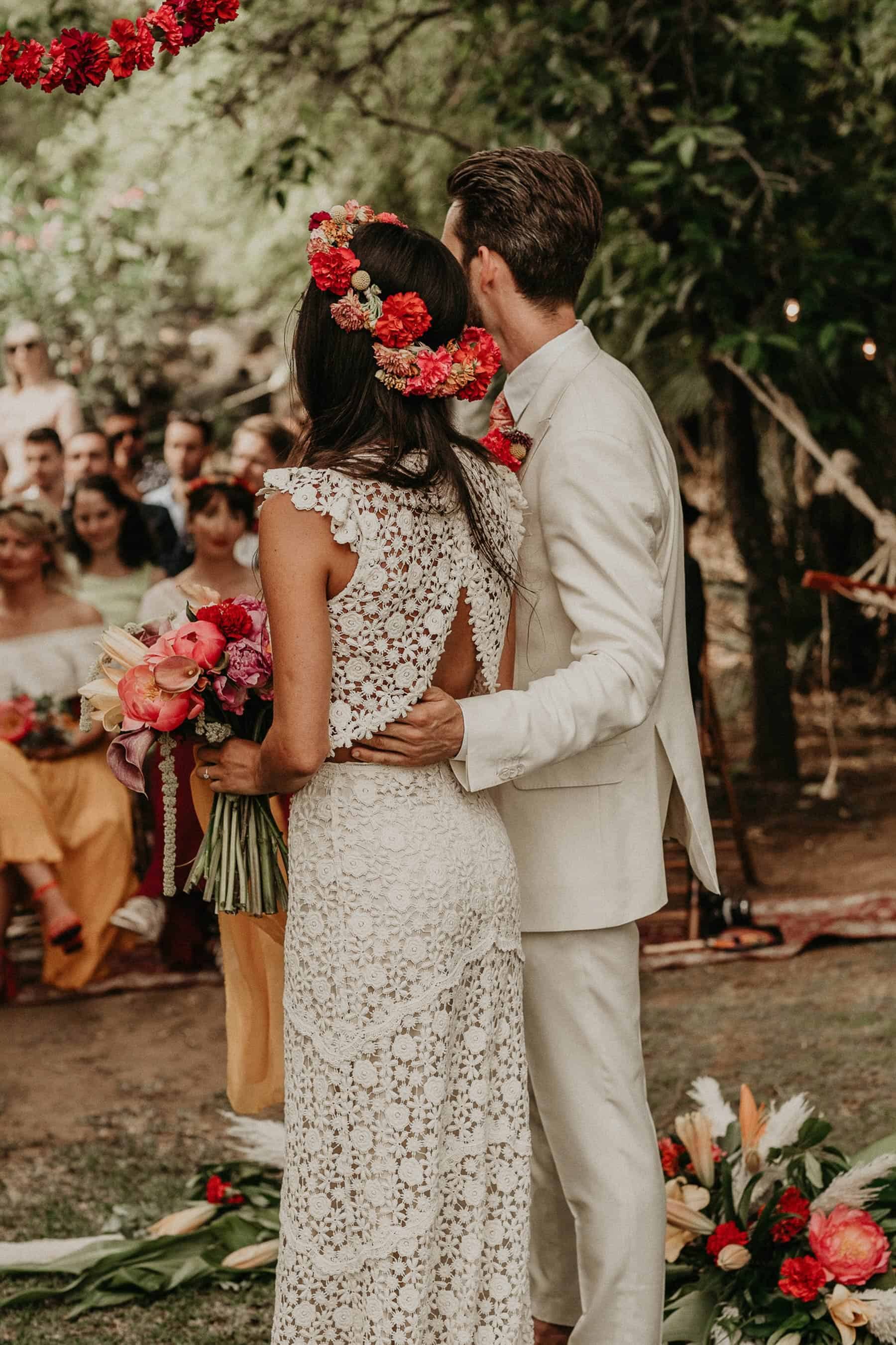 vibrant boho Mexican wedding in Spain / photography by Joy Zamora