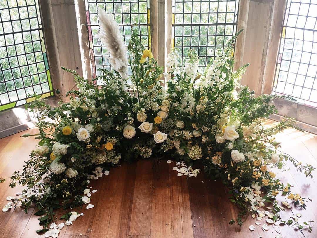 wedding backdrop foam-free floral installation