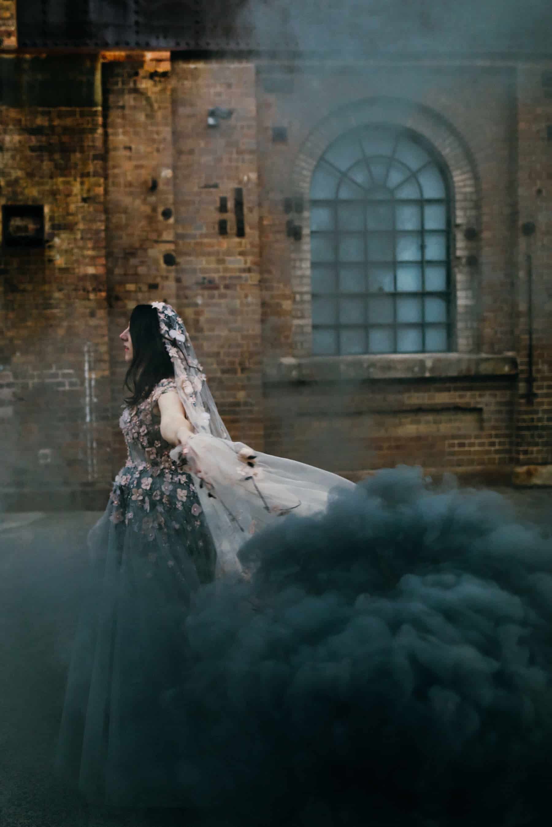 Smoke bomb photography - 2019 wedding trend