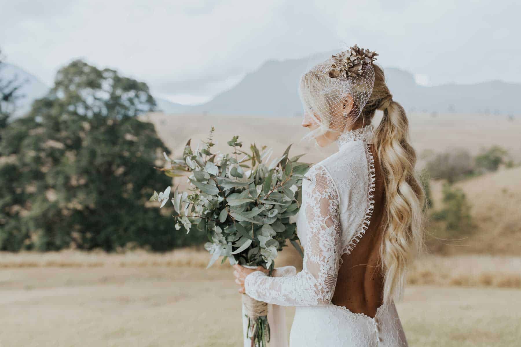 backless long-sleeve lace wedding dress