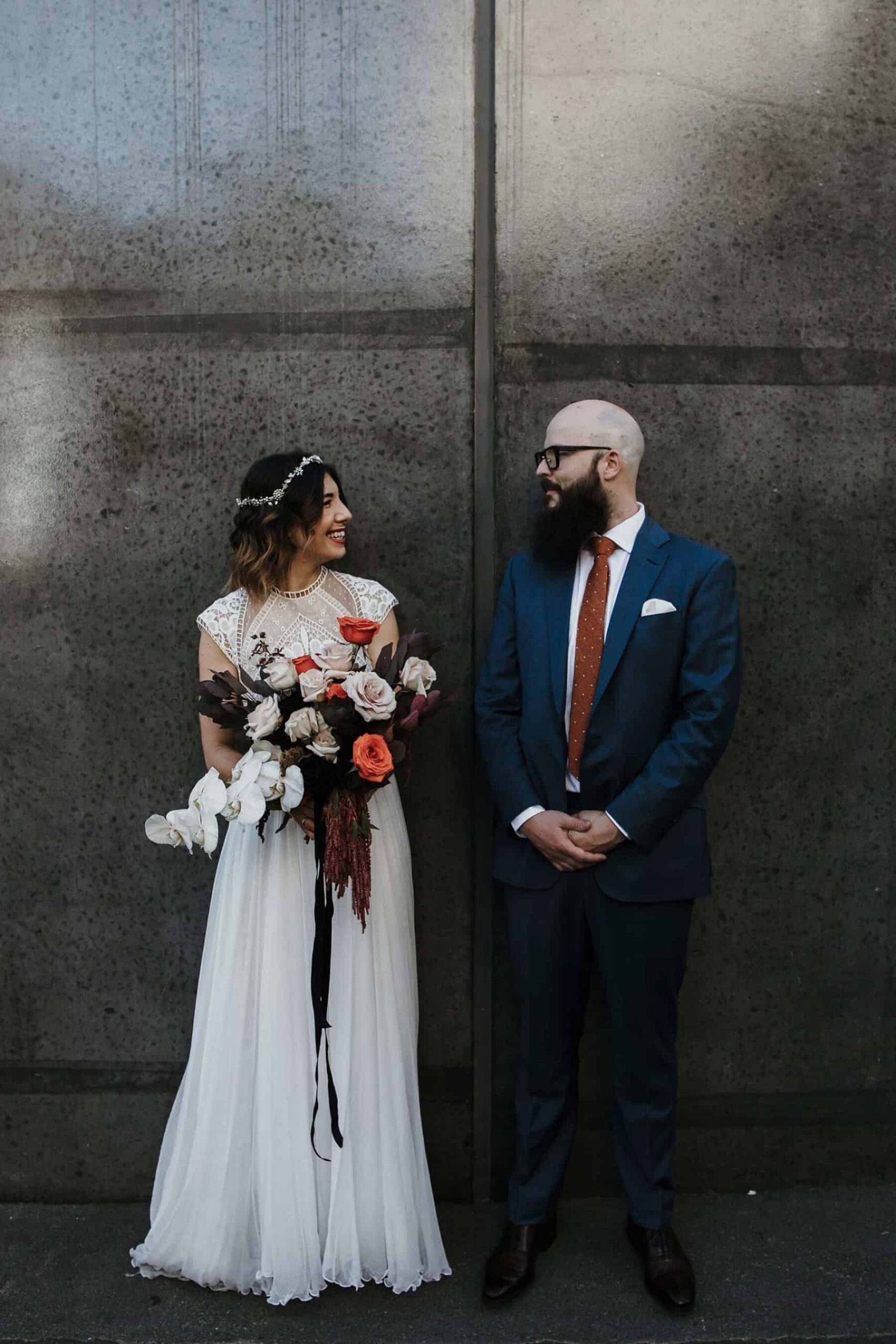 urban boho bride with unstructured bridal bouquet