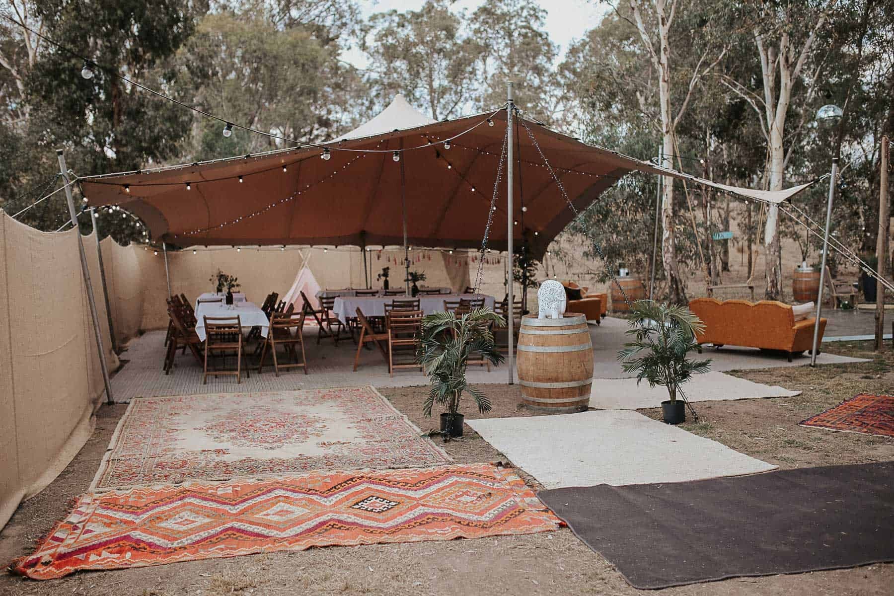 relaxed DIY festival wedding in Castlemaine, Victoria / Photography by Caroline Sada