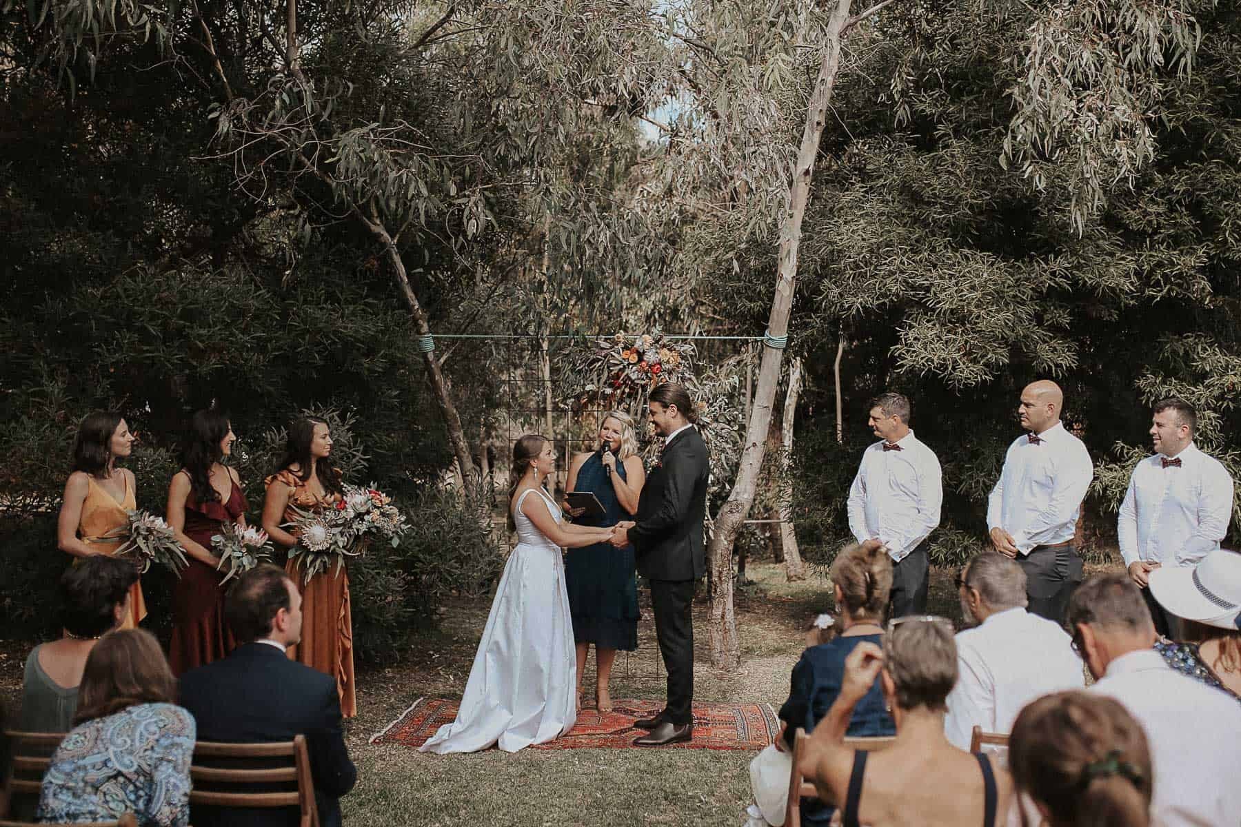 relaxed DIY festival wedding in Castlemaine, Victoria / Photography by Caroline Sada