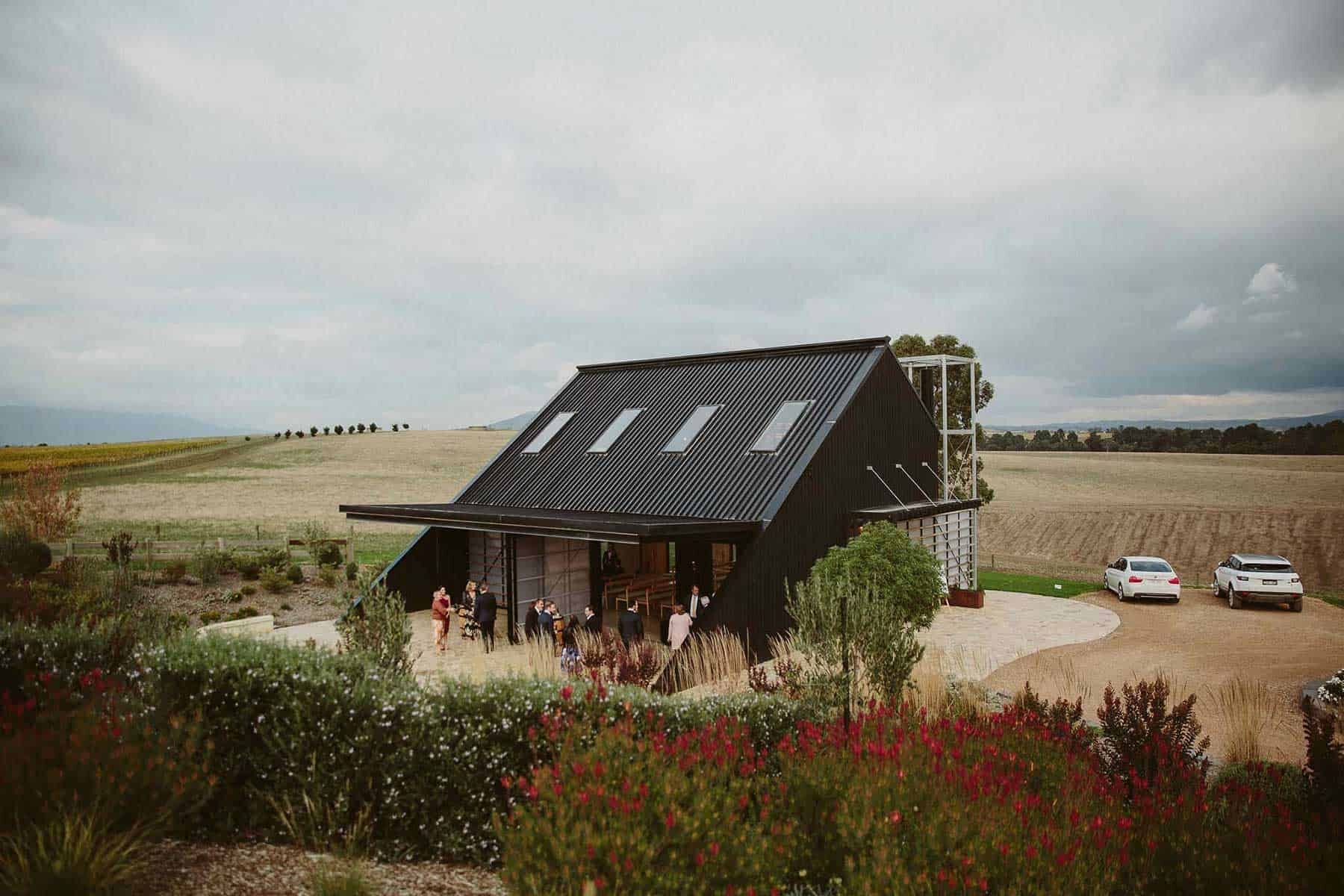 modern Yarra Valley wedding at Zonzo Estate