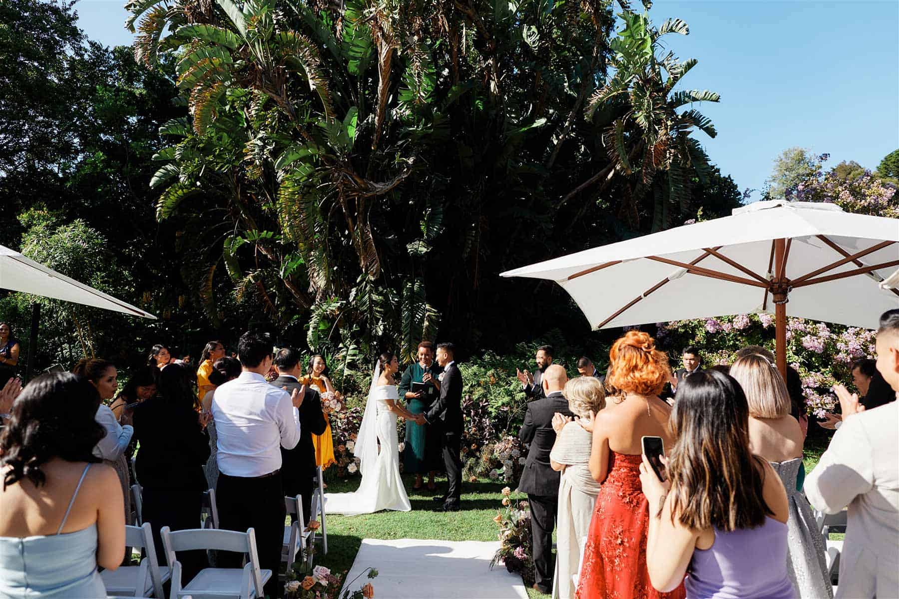 chic Melbourne wedding at Botanic Gardens - photography by Eric Ronald 